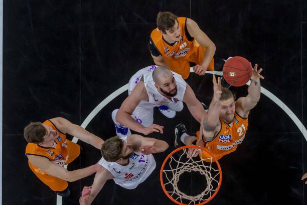 也可能在战 也可能在战